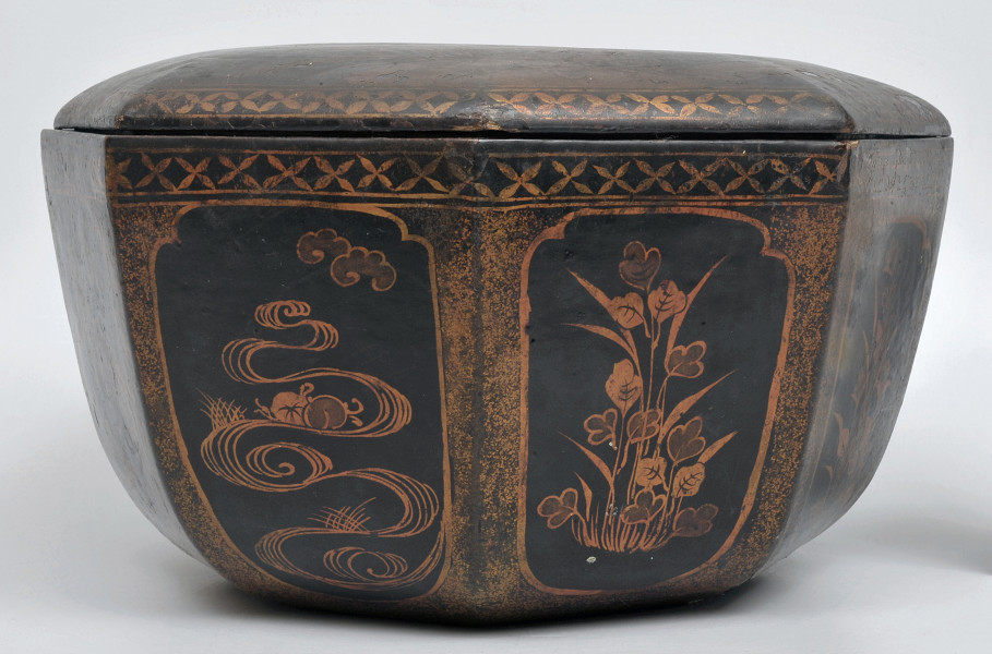 ujęcie całości od strony drugiej i trzeciej