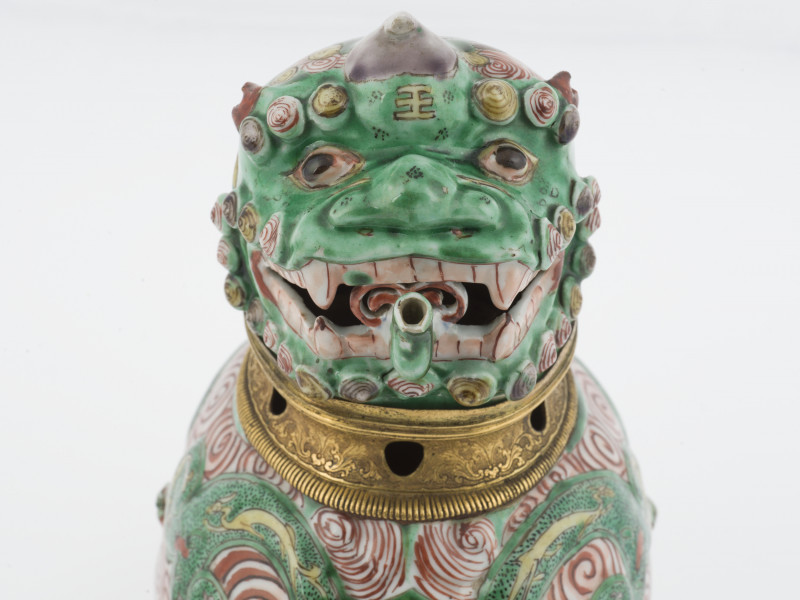 zbliżenie na dekorację głowy