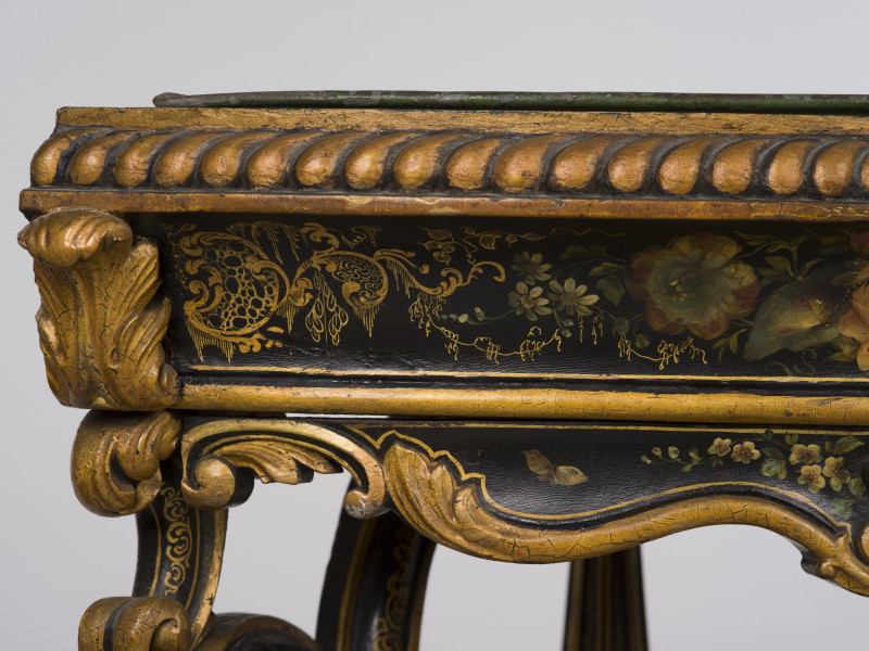 zbliżenie na dekorację ornamentalną kosza na kwiaty