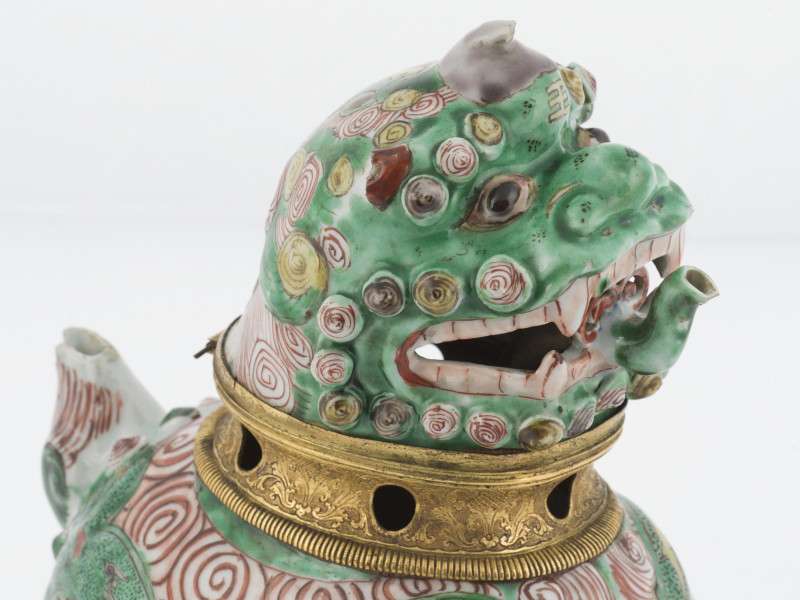 zbliżenie na dekorację głowy