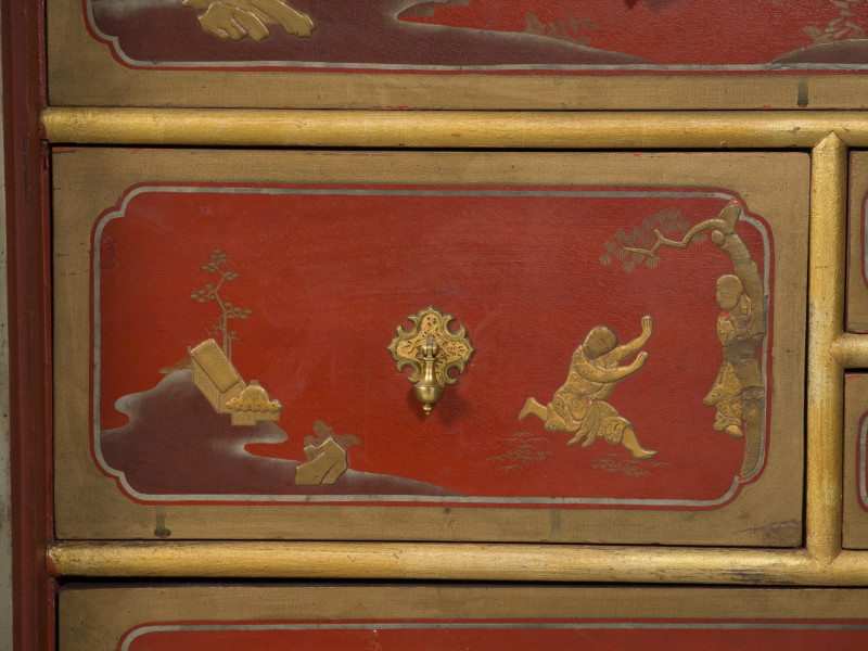 zbliżenie na dekorację strony czołowej szuflad - małe chińskie pejzaże