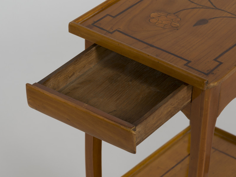 zbliżenie na otwartą szufladę