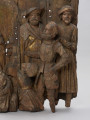sztuka sakralna, kwatera ołtarza, płaskorzeźba - detal; Płaskorzeźba przedstawiająca grupę postaci skupionych pod krzyżem Chrystusa na wzgórzu Golgoty. Kwatera centralna późnośredniowiecznego ołtarza pasyjnego z Wkryujścia (Ueckermünde).