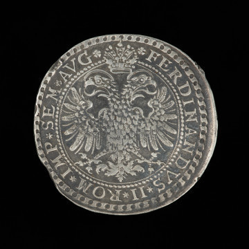 talar Rzeszy - Ujęcie awersu. Na awersie monety pod koroną dwugłowy orzeł cesarski i napis w otoku.