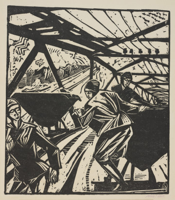Ujęcie z przodu. Kompozycja przedstawia robotnice kopalni przesuwające po torach wagoniki z urobkiem. Nad ich głowami na żelaznej konstrukcji biegnie linia elektryczna.