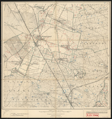 Mapa drukowana 957 Ferdinandshof I - Ujęcie z przodu; Mapę 957 Ferdinandshof I opracowano i wydano w 1888, skorygowano w 1911, a dodrukowano w 1932 roku. Obejmuje obszar w pobliżu miejscowości Ferdinandshof, Kreis Ueckermünde, Reg. Bez. Stettin, Prov. Pommern, dziś Kreis Vorpommern-Greifswald, Bundesland Mecklenburg-Vorpommern, Niemcy. Jest jednym z dwóch zachowanych egzemplarzy arkusza przedwojennej mapy topograficznej oznaczonego godłem 957(ale inne wydanie), zawierającym dane o lokalizacji obiektów i ich nazw w zasobie archiwalnym Flurnamen Sammlung. Na drukowanej mapie ręcznie naniesiono warstwę z numeracją obiektów fizjograficznych odnoszących się do miejscowości: Sprengersfelde, Ferdinandshof, Blumenthal, Meiersberg, Jädkemühl, Wilhelmsburg, Eichhof, Friedrichshagen, Aschersleben, Heinrichsruh, Müggenburg, Rothemühl, Torgelow, Hammer.