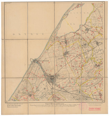 drukowana mapa 317 Rügenwalde II - Ujęcie z przodu; Mapę 317 Rügenwalde II opracowano w 1889, a dodrukowano w 1919 roku. Obejmuje obszar w pobliżu miejscowości Rügenwalde, Kreis Schlawe, Reg. Bez. Köslin, Prov. Pommern, dziś Darłowo, pow. sławieński, woj. zachodniopomorskie, Polska. Jest jedynym zachowanym egzemplarzem arkusza przedwojennej mapy topograficznej oznaczonego godłem 317, zawierającym dane o lokalizacji obiektów i ich nazw w zasobie archiwalnym Flurnamen Sammlung. Na drukowanej mapie ręcznie naniesiono warstwę z numeracją obiektów fizjograficznych odnoszących się do miejscowości: Rügenwaldermünde, dziś Darłówko; Rügenwalde; Kopahn, dziś Kopań; Zizow, dziś Cisowo; Palzwitz, dziś Palczewice; Köpnitz, dziś Kopnica; Sellen, dziś Zielnowo; See Suckow, dziś Żukowo Morskie; Russhagen, dziś Rusko; Schöningswalde, dziś Sińczyca.