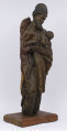 E/17554/ML - Rzeźba drewniana, pełna, z resztkami polichromii, przedstawiająca św. Józefa z Dzieciątkiem. Kompozycja frontalna. Postać stojąca, ubrana w długą szatę wykończoną ozdobną szatę wykończoną ozdobną koronką przy rękawach, drapowane w pionowe fałdy. Na ramionach  płaszcz, również wykończony koronką. Tył postaci modelowany gładko. Prawa ręka, wyciągnięta wzdłuż ciała, trzyma kwiat, który wystaje ponad ramię. Na lewej zgiętej ręce – Dzieciątko, które prawą ręką trzyma się szyi św. Józefa. Dzieciątko nagie, w pieluszkach. 
Twarz świętego skierowana w stronę Dzieciątka, pochylona w prawo. Pociągła. Nos posty. Usta lekko zaznaczone. Oczy lekko przymknięte. Bruzdy na czole i policzkach, misterne pukle brody i włosów. Na głowie rodzaj czapki, ściśle przylegającej. Postać świętego bez stóp. Liczne spękania i ubytki fragmentów.

Konserwacja: 1988 r.