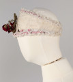 E/538/ML - Ubiór głowy w formie diademu przybrany aksamitnymi kwiatami, wstążkami, tiulem i srebrnymi paciorkami. Noszony przez mężatki.
