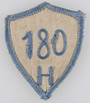ML/MART/190 - Tarcza szkolna Państwowego Koedukacyjnego Gimnazjum Kupieckiego w Lublinie, 1918-1939 r. Tarcza biała z niebieskimi cyframi (