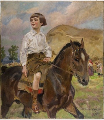 Portret chłopca siedzącego na koniu na tle górskiego pejzażu. Głowa chłopca zwrócona jest w lewo. Włosy prosto przycięcie na wysokości ucha. W prawej ręce, opuszczonej wdłuż ciała, trzyma szpicrutę. W lewej, zgiętej, trzyma lejce. Chłopiec ubrany jest w białą koszulę, krótkie brązowe spodenki, na nogach ma brązowe półbuty i wysokie skarpety. 
Po prawej stronie, na wysokości głowy konia, w tle, widoczne dwie grabiące chłopki. Z lewej strony, na tle drzew, scena układania zboża na wozie przez kobietę i mężczyznę.