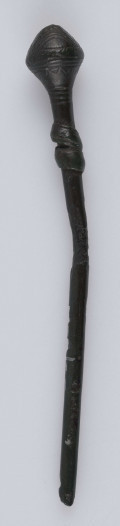 147/A/ML - szpila brązowa; główka w kształcie stożkowatym, zdobiona