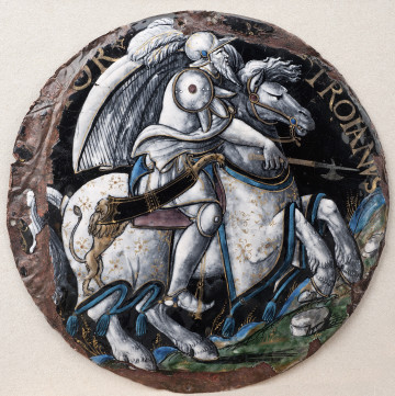 awers, brodaty mężczyzna na koniu, wokół skraju górnej krawędzi, po dwóch stronach zatarta inskrypcja Hector Troianus. Uszkodzenia emalii na krawędziach.