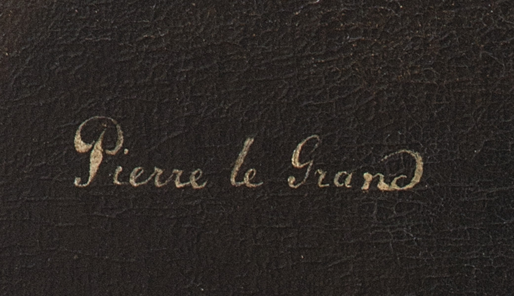 fragment lica obrazu. Jasny odręczny napis na ciemnym spękanym tle. Piotr Wielki po francusku.