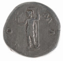 N/11365/ML - Av.: Popiersie cesarza w prawo. W otoku, od lewej: HADRIANVS  AVG COS III P P

Rv.: Roma stojąca w lewo, trzymająca w prawej dłoni Wiktorię, a w lewej włócznię wspartą na grocie. W otoku, od lewej: ROMA
