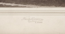 zbliżenie na wytłoczony na karcie albumu znak firmowy artysty fotografa: Fr. de Mezer A KIEFF. Sygnatura pod ramką otaczającą zdjęcie