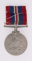 H/2465/MRK/ML - Odznaką jest medal bity w miedzioniklu, z profilem głowy króka Jerzego VI w koronie na awersie i z lwem pokonującym smoka oraz datami 1939-1945 na rewersie.

