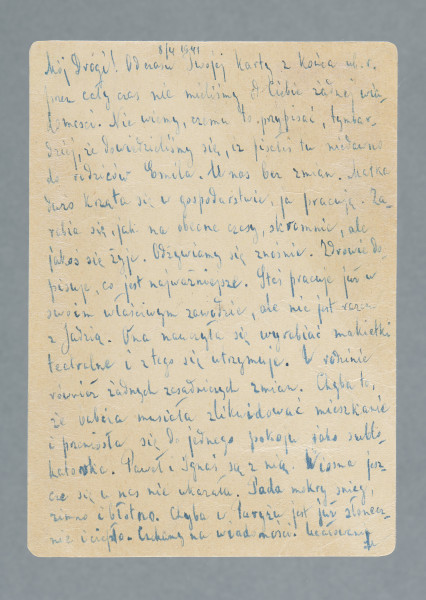 List na karcie pocztowej. Na rewersie dwa znaczki pocztowe (jeden naklejony, drugi nadrukowany), nalepka polecenia, dwie okrągłe pieczątki pocztowe, w tym jedna z godłem III Rzeszy.
Z treści: Mój Drogi! Od czasu Twojej karty z końca ub. r. przez cały czas nie mieliśmy od Ciebie żadnej wiadomości. Nie wiemy, czemu to przypisać, tym bardziej, że dowiedzieliśmy się, iż pisałeś też niedawno do rodziców Emila. U nas bez zmian. Matka dużo krząta się w gospodarstwie, ja pracuję. Zarabia się, jak na obecne czasy, skromnie, ale jakoś się żyje. Odżywiamy się znośnie. […]