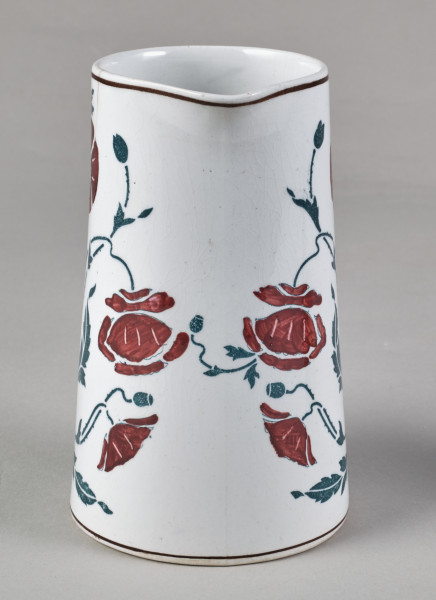 Dzbanek - biały z dekoracją secesyjną malarską o motywie stylizowanych maków. 