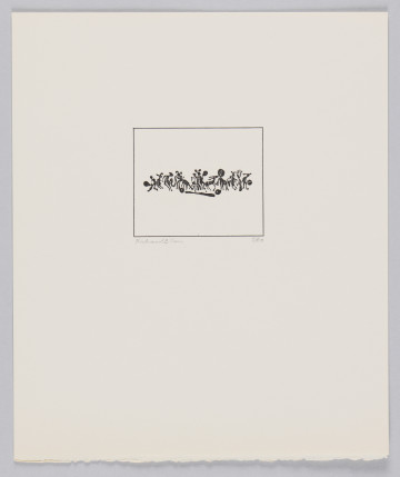 odbitka graficzna - Grafika z czarnymi kształtami ludzi oraz zwierząt umiejscowionych w jednym rzędzie niemalże od prawej do lewej krawędzi grafiki. Wśród kształtów widoczny królik z lewej strony. Przedstawienie wpisane w prostokątną, fragmentarycznie odbitą ramkę stojącą na dłuższym boku.