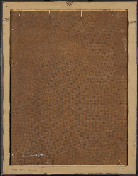 portret kobiecy - Portret dziewczynki, ujętej frontalnie, w półpostaci z rękami złożonymi na podołku. Twarz szczupła, okrągła, z dużymi ciemnymi oczami obwiedzionymi jasnoniebieską farbą, szerokimi brwiami, wydatnym nosem, na ustach lekki półuśmiech. Odstające uszy. Włosy długie, z przedziałkiem pośrodku, zaplecione w dwa warkocze spływające na pierś. Ubrana w różową bluzkę z żółto-białawym wzorem (w grochy). Na ramionach ma błękitną chustę (?). Tło – czerwono-brunatne.Obraz w ramie.