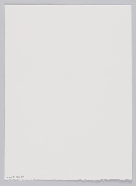 odbitka graficzna - Grafika z dwoma siedzącymi czarnymi postaciami oraz grupą stojących postaci obok. Siedzące postacie umiejscowione w lewym dolnym rogu sceny. Jedna z postaci siedzi z wyprostowanymi nogami, druga z nogami zgiętymi w kolanach. Przedstawienie wpisane w prostokątną ramkę stojącą na dłuższym boku.