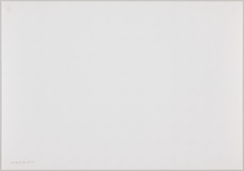 fotografia - Zdjęcie przedstawia czterech mężczyzn pochylających się nad rozłożonym na pulpicie zwojem Tory. Wszyscy mają na głowach jarmułki. Ramiona trzech z nich (kolejno od prawej strony) są okryte tałesem. Ci mężczyźni mają również na sobie okulary. Za nimi widać kratowanie oddzielające przestrzeń bimy od pozostałych przestrzeni Synagogi. W tle widoczny także ozdobny żyrandol i tablica pamiątkowa.