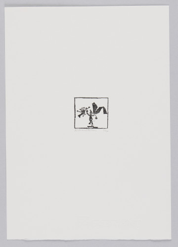 odbitka graficzna - Grafika przedstawiająca czarną postać w kapeluszu, trzymającą uniesione w górę dwa niezidentyfikowane przedmioty. Przedmiot po prawej stronie przypomina wstęgę. Przedstawienie wpisane w prostokątną ramkę stojącą na dłuższym boku.