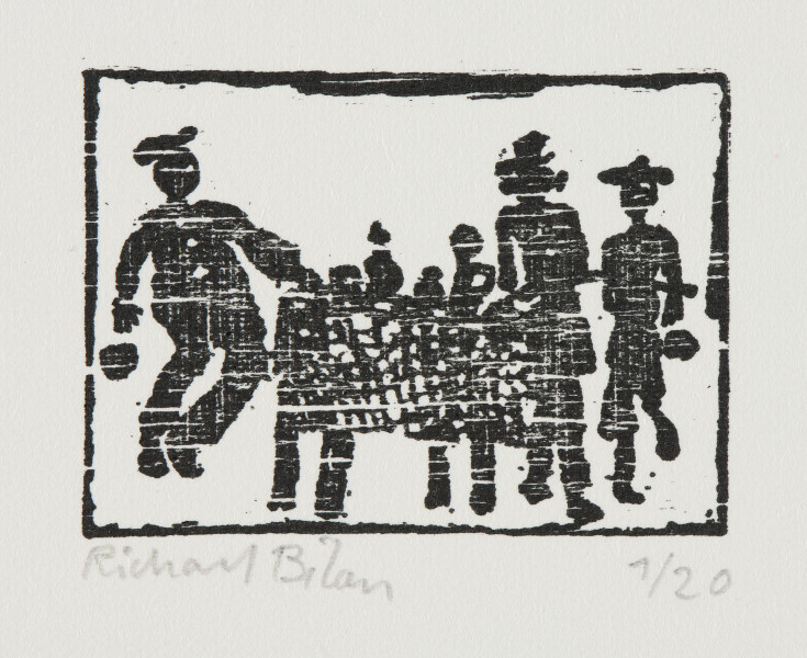 odbitka graficzna - Grafika przedstawiająca trzy czarne sylwetki postaci w nakryciach głowy. Między postaciami stół (?) z leżącymi na nim przedmiotami. Po prawej stronie stołu  dwie postaci, po lewej jedna. Przedstawienie wpisane w prostokątną ramkę stojącą na dłuższym boku.