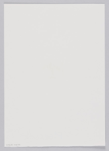 odbitka graficzna - Grafika przedstawiająca czarną postać w kapeluszu, trzymającą uniesione w górę dwa niezidentyfikowane przedmioty. Przedmiot po prawej stronie przypomina wstęgę. Przedstawienie wpisane w prostokątną ramkę stojącą na dłuższym boku.