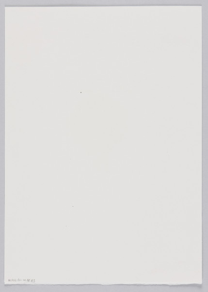 odbitka graficzna - Grafika z dwoma czarnymi postaciami w dynamicznych pozach oraz znajdującym się nad nimi okręgiem całkowicie wypełnionym czarnymi kształtami ludzi i zwierząt. Lewa postać znajdująca się po za okręgiem zgięta w pasie z uniesionymi do góry rękoma, stara się sięgnąć ku okrągłemu przedmiotowi powyżej. Postać po prawej stronie zgarbiona, z prawą nogą zgiętą w kolanie. Przedstawienie wpisane w prostokątną ramkę stojącą na krótszym boku.