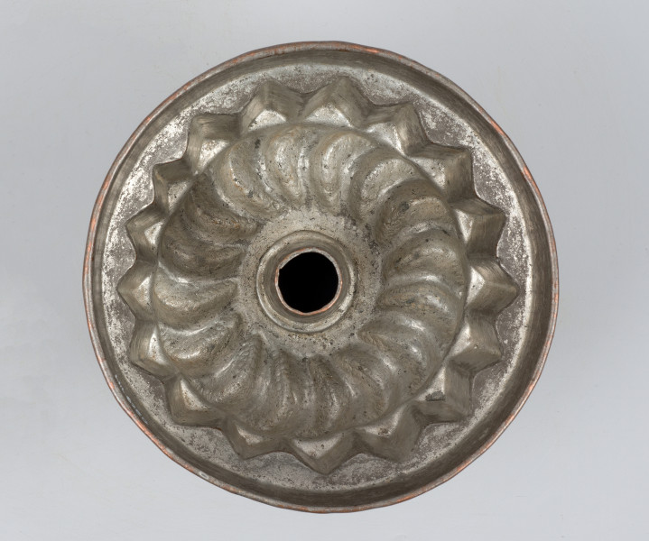 ujęcie z dołu (na wnętrze)