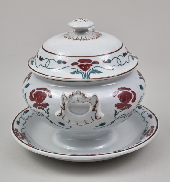 Sosjerka – niewielkie, fajansowe naczynie do sosów, założone na planie koła, składające się z pękatej wazki, jednorodnie połączone z miseczkowatą podstawką w rodzaju spodka i kopulastej pokrywki mającej wcięcie na łyżkę