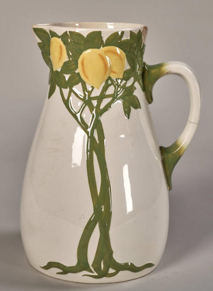 Dzbanek toaletowy, zdobiony gałązkami i owocami cytryny