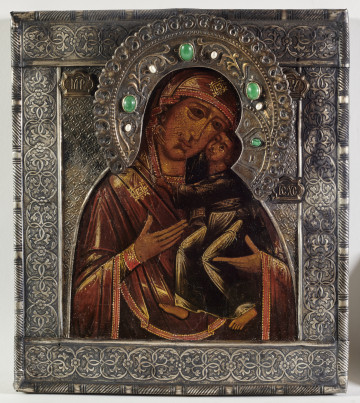 ikona w okładzie, z wizerunkiem Bogurodzicy Eleusy w półpostaci, z Dzieciątkiem siedzącym po prawej stronie, przytulonym do policzka Marii, obejmującym ją za szyję, nogi w pozycji kroczącej.