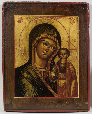 ikona z popiersiowym wizerunkiem Bogurodzicy Hodigitrii i frontalnie ukazanym Dzieciątkiem stojącym po prawej stronie, błogosławiącym prawicą, obrzeże obwiedzione gładką bordiurą; inskrypcje cyrylickie opisujące postacie